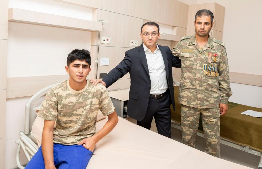 Руководитель фонда YAŞAT посетил раненых военнослужащих
