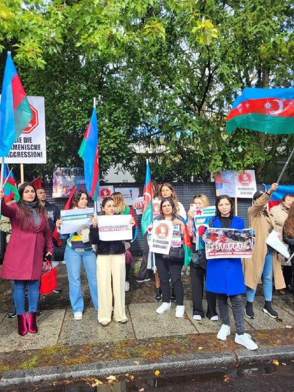 Aзербайджанская община провела пикет перед посольством Армении в Берлине