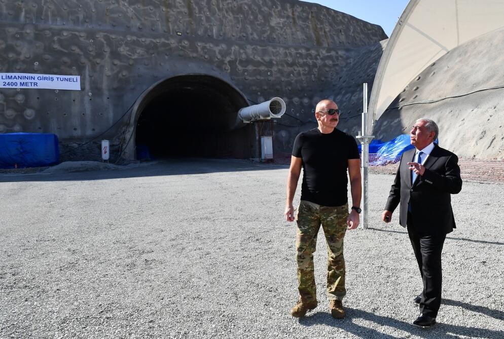 Президент Ильхам Алиев ознакомился с новым строящимся тоннелем на автомобильной дороге Кяльбаджар-Лачин