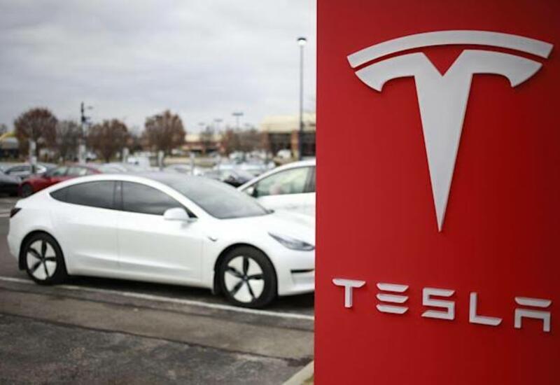 Tesla отзывает в США около 1,1 млн машин