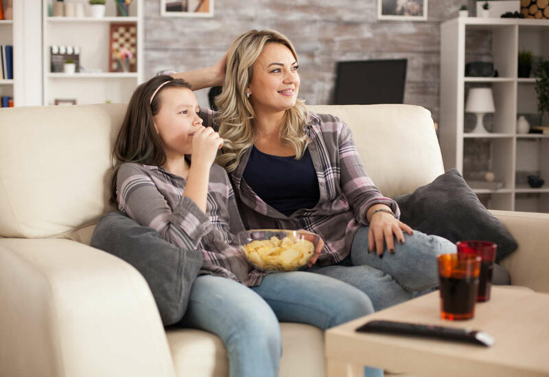Просмотр телевизора вместе с родителями оказался полезен для развития ребенка