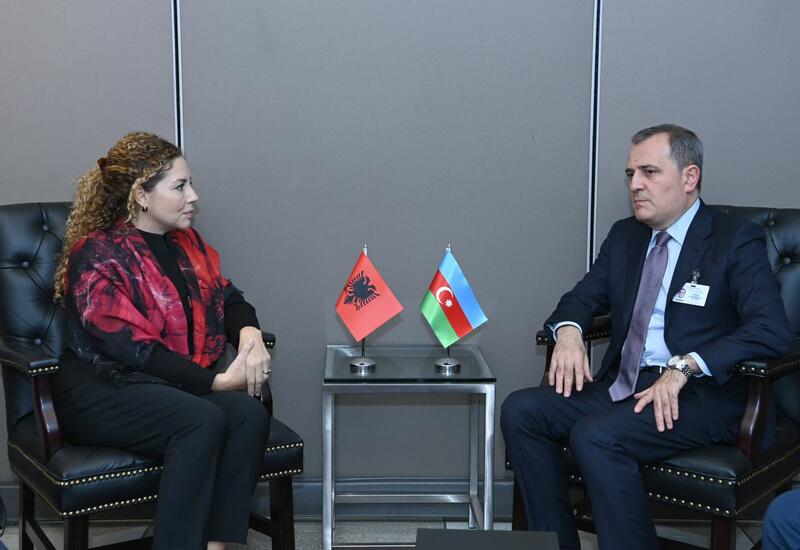 Джейхун Байрамов встретился с министром иностранных дел Албании