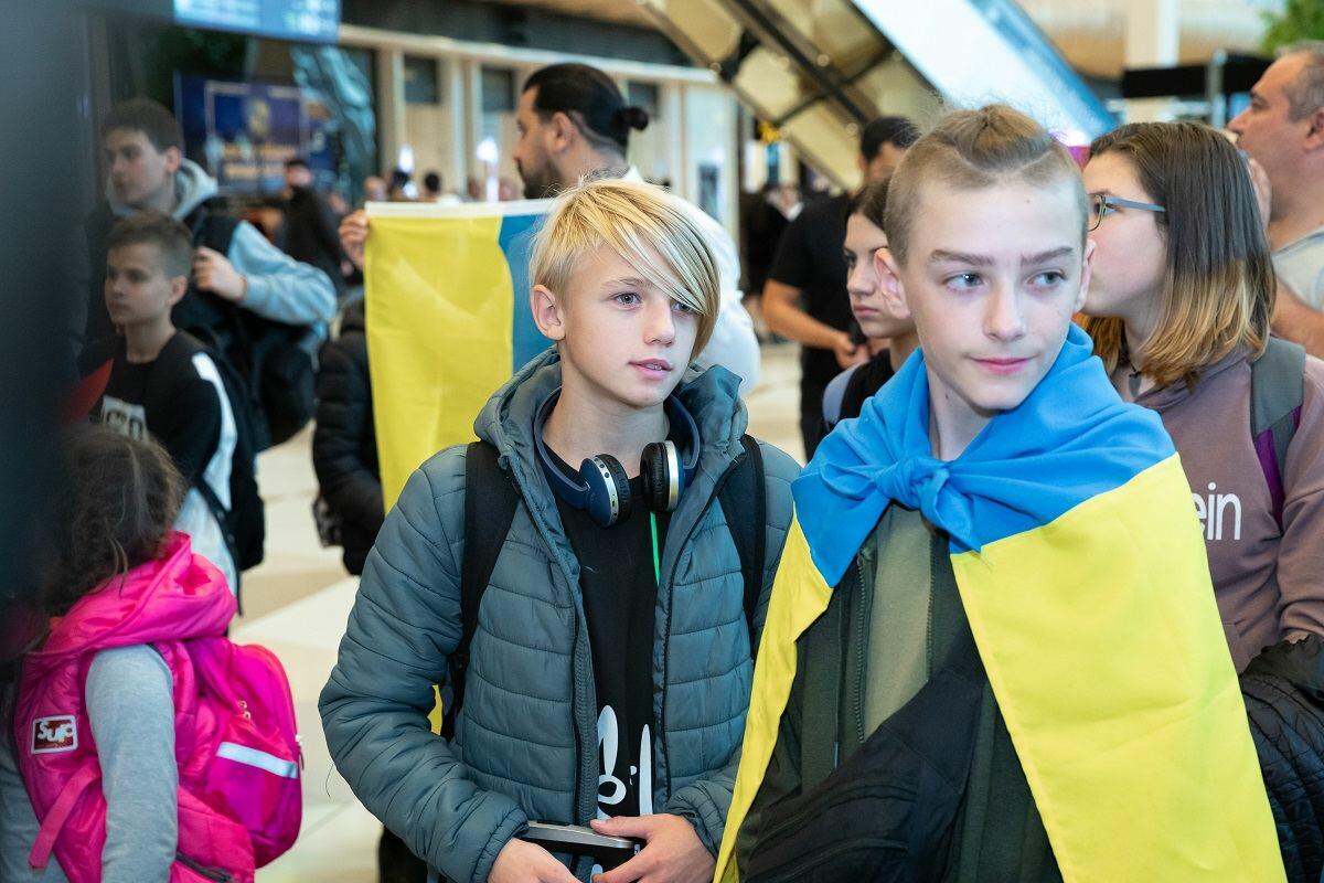В Баку доставлена группа детей из Украины, оставшихся без попечения родителей