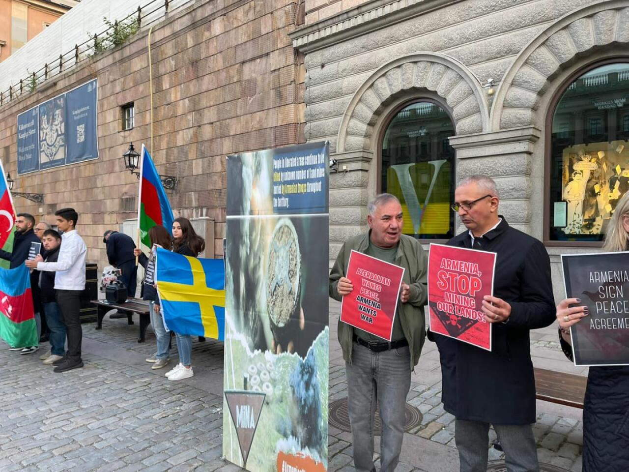 Aзербайджанская община провела пикет перед парламентом Швеции