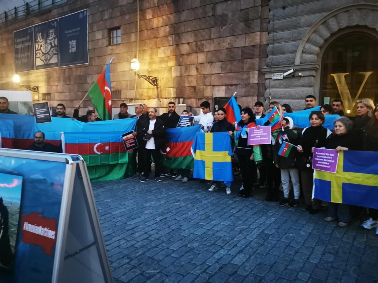 Aзербайджанская община провела пикет перед парламентом Швеции