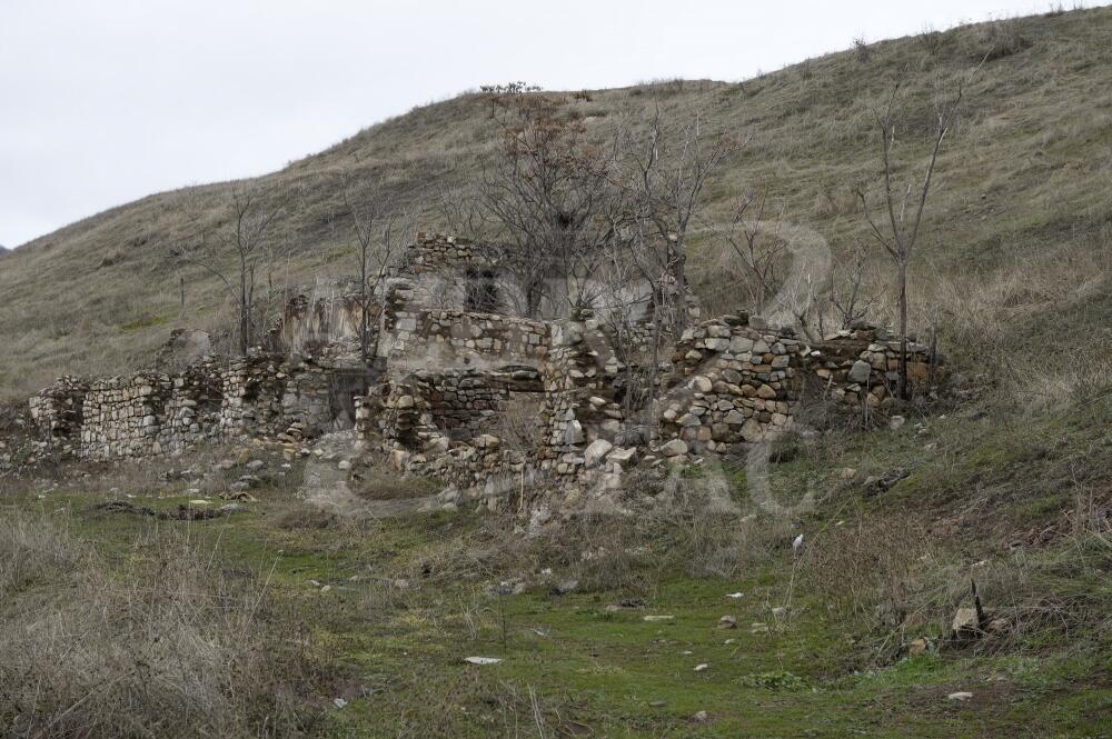 Армянские вандалы разрушили и превратили в руины село Сулейманлы Джебраильского района