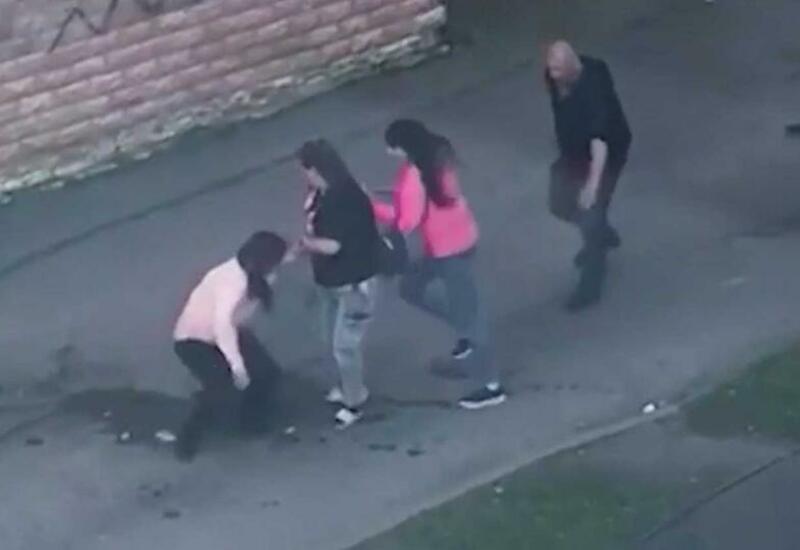 Женщины устроили ожесточенную драку за мужчину во дворе Петербурга