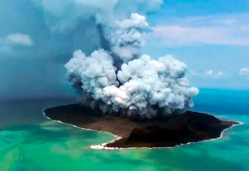 В Тихом океане после извержения подводного вулкана появился остров