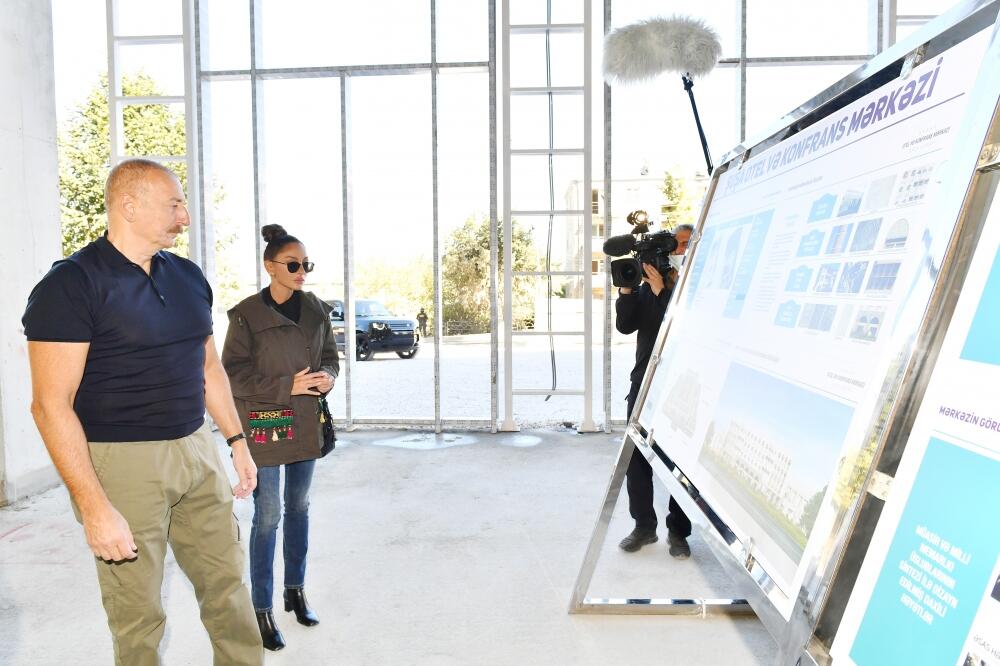 Президент Ильхам Алиев и Первая леди Мехрибан Алиева ознакомились с ходом строительных работ, проводимых в отеле и конференц-центре «Шуша»