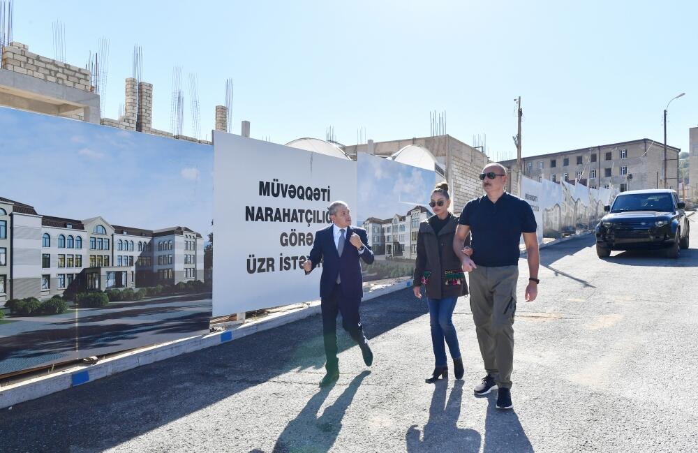 Президент Ильхам Алиев и Первая леди Мехрибан Алиева ознакомились с ходом строительства здания полной средней школы номер 1 города Шуша