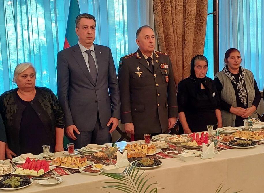 Начальник штаба Азербайджанской Армии встретился с семьями шехидов в Тбилиси