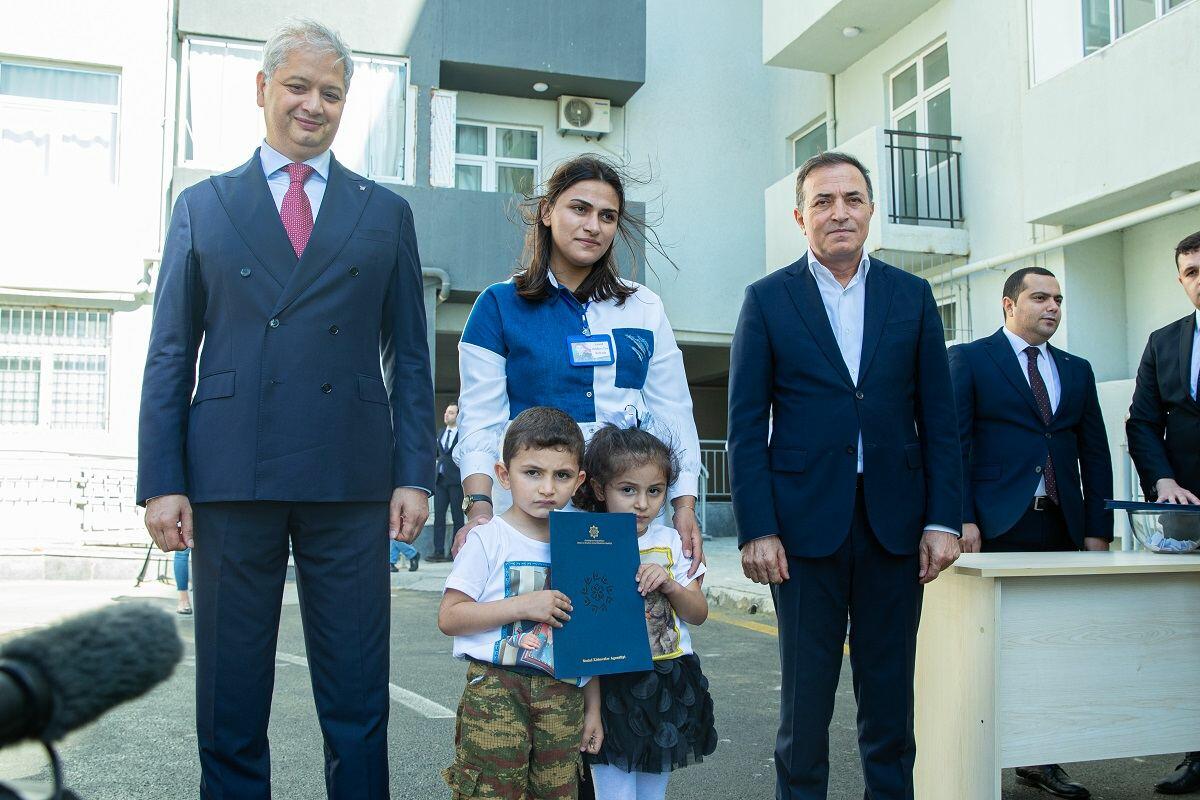 Еще 50 семьям шехидов и инвалидам Отечественной войны Азербайджана предоставлены квартиры