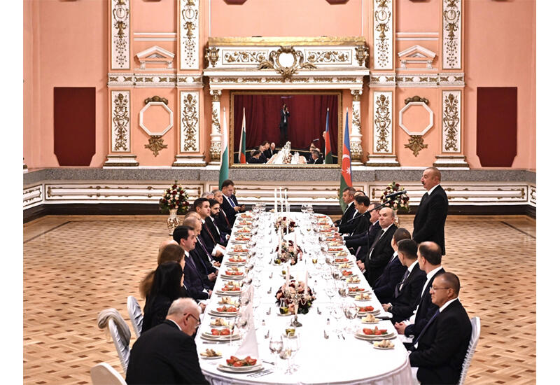 От имени Президента Болгарии Румена Радева был дан официальный ужин в честь Президента Ильхама Алиева