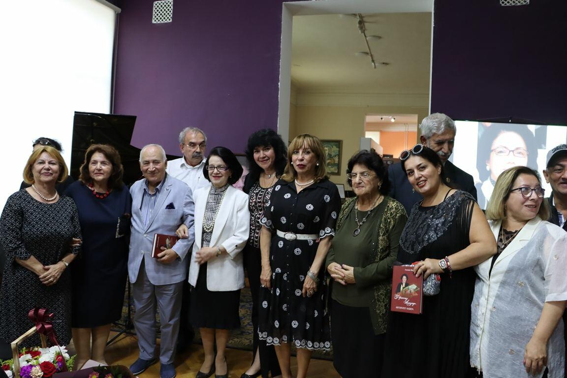 В Баку прошла творческая встреча с народной артисткой Фирангиз Ализаде
