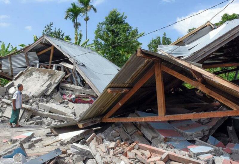 В результате землетрясения в Индонезии погиб один человек