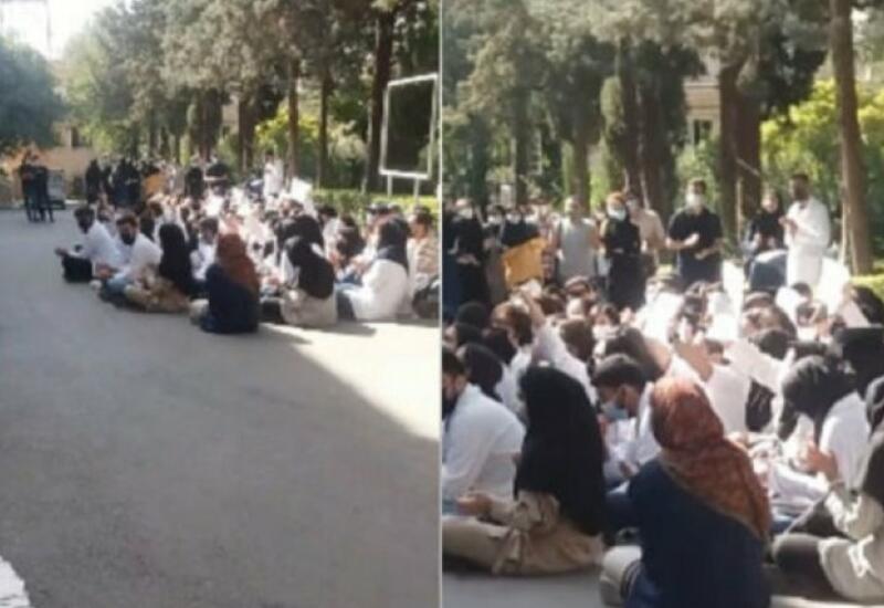 В Иране студенты начали сидячую акцию