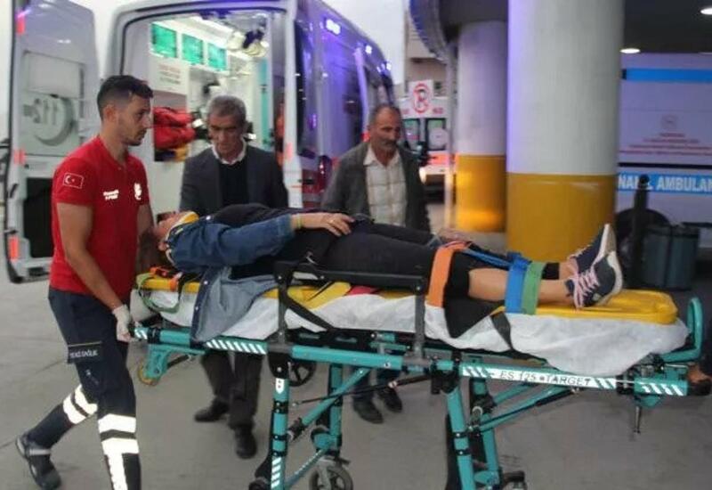 В Турции перевернулся микроавтобус, много пострадавших