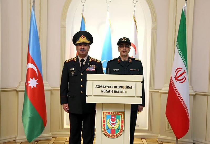 Состоялся телефонный разговор между министром обороны Азербайджана и начальником генштаба ВС Ирана