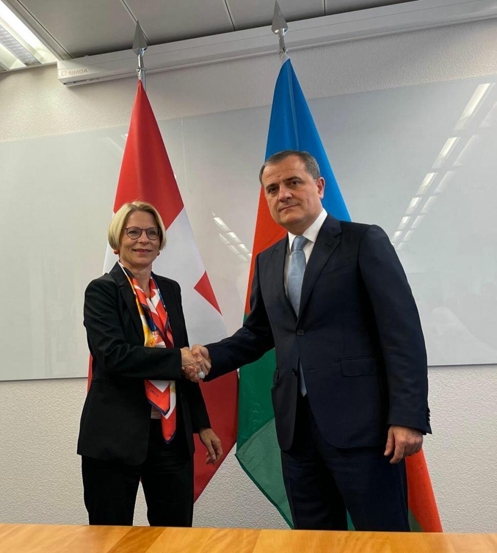 Джейхун Байрамов проинформировал госсекретаря Швейцарии о встрече с главой МИД Армении