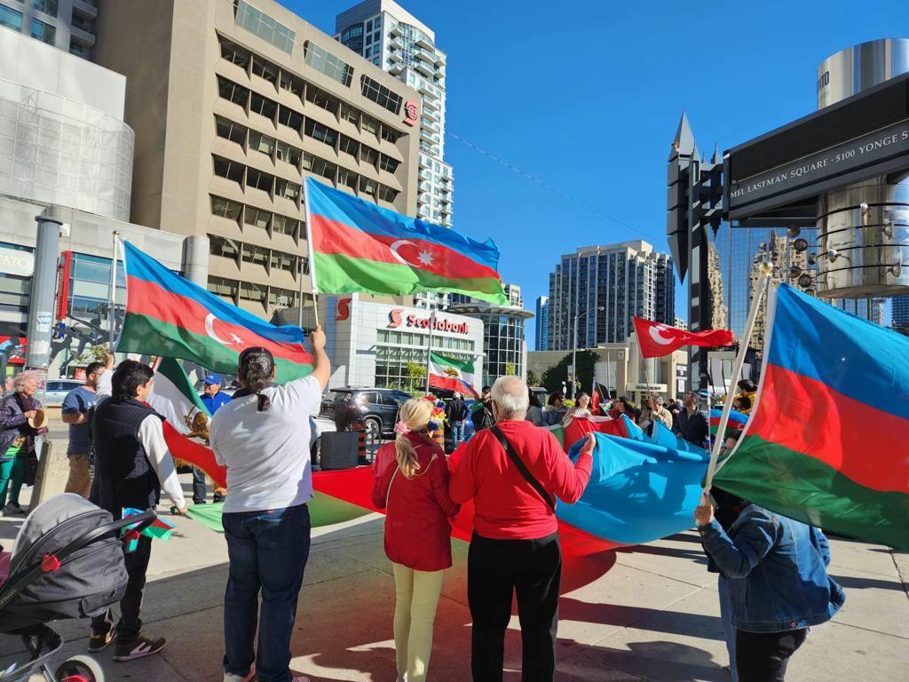 Азербайджанская община провела пикет в Торонто
