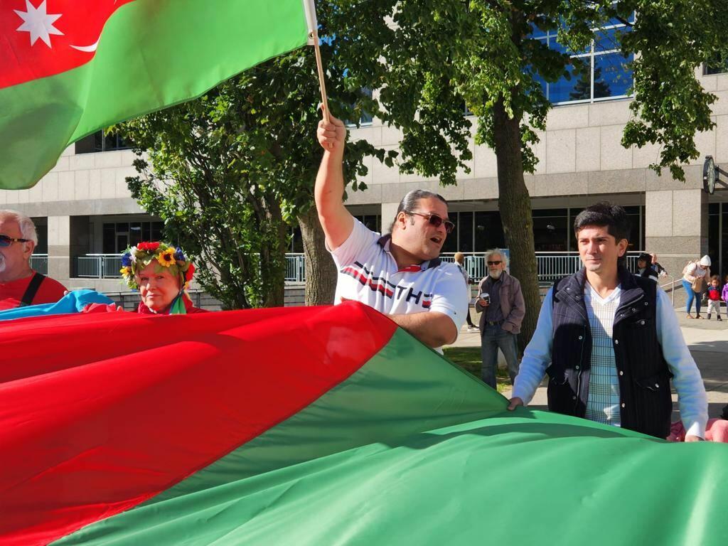 Азербайджанская община провела пикет в Торонто