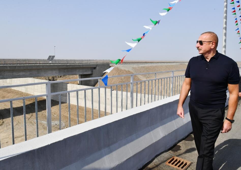 Президент Ильхам Алиев ознакомился с работами на строящейся автомобильной дороге Барда-Агдам