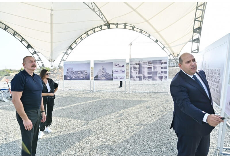 Президент Ильхам Алиев и Первая леди Мехрибан приняли участие в церемонии закладки фундамента городского железнодорожного и автовокзального комплекса в Агдаме