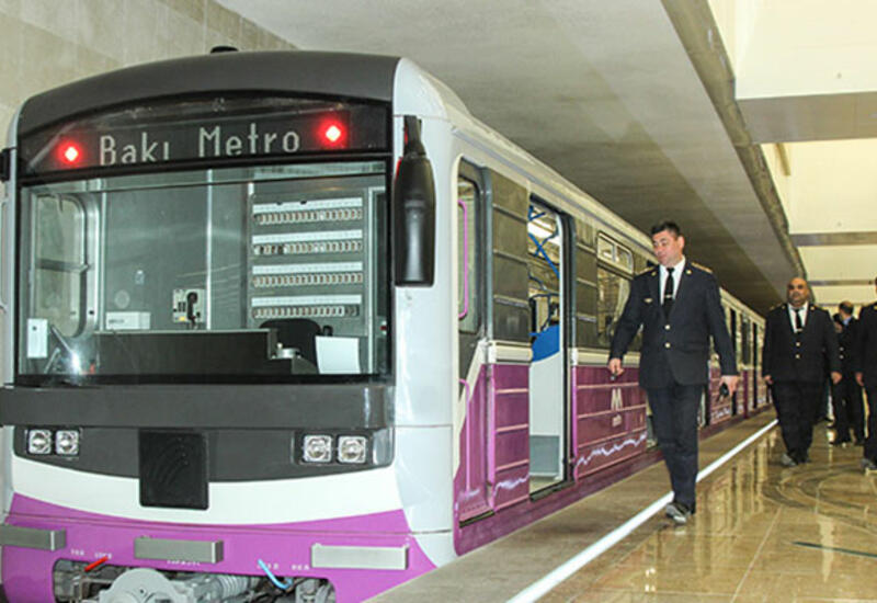 Bakı metrosunda HƏYƏCANLI ANLAR