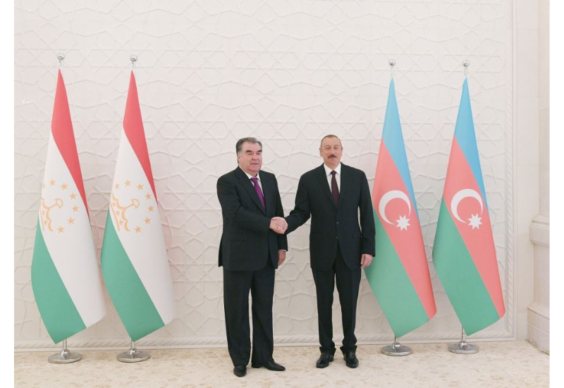 Президент Ильхам Алиев позвонил Президенту Таджикистана Эмомали Рахмону