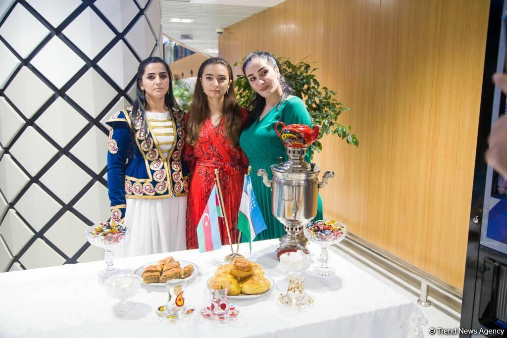 Как в аэропорту Самарканда торжественно встретили первый рейс из Баку