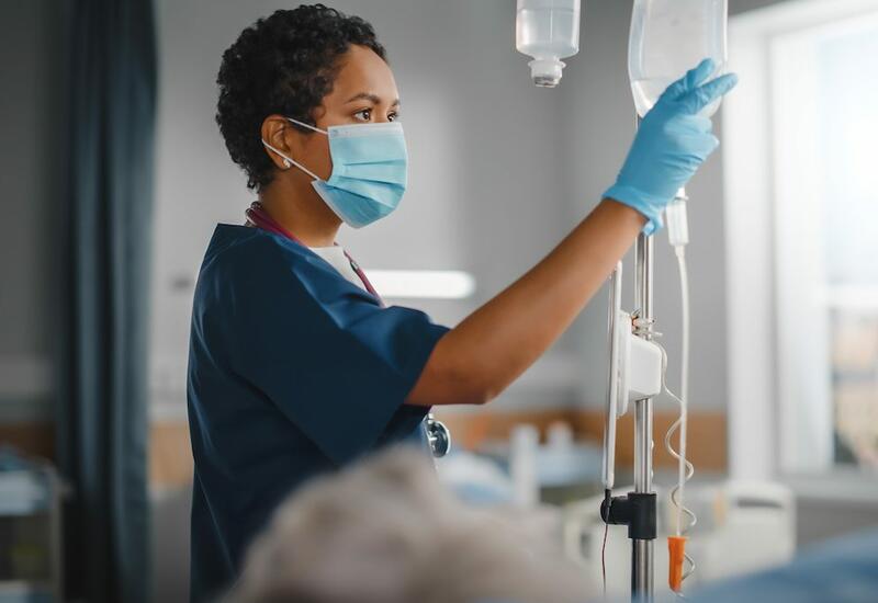 Почти все медсестры Великобритании собираются начать забастовку
