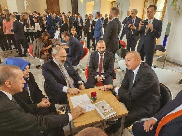 В Праге состоялась встреча лидеров Азербайджана, Турции и Армении