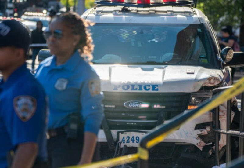 В Нью-Йорке полицейский автомобиль сбил на тротуаре 8 человек