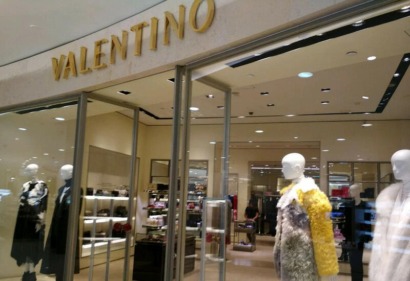 Модный дом Valentino будет выключать свет в бутиках ночью
