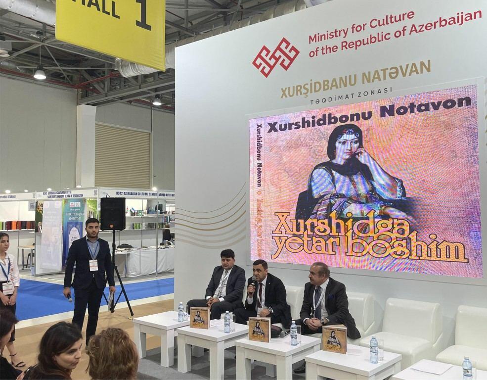 В Баку состоялась презентация книги произведений Хуршидбану Натаван на узбекском языке