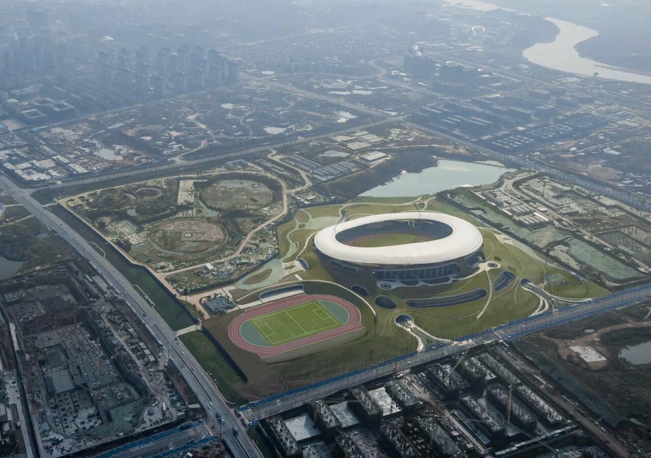 В Китае построили "парящий" над холмами стадион