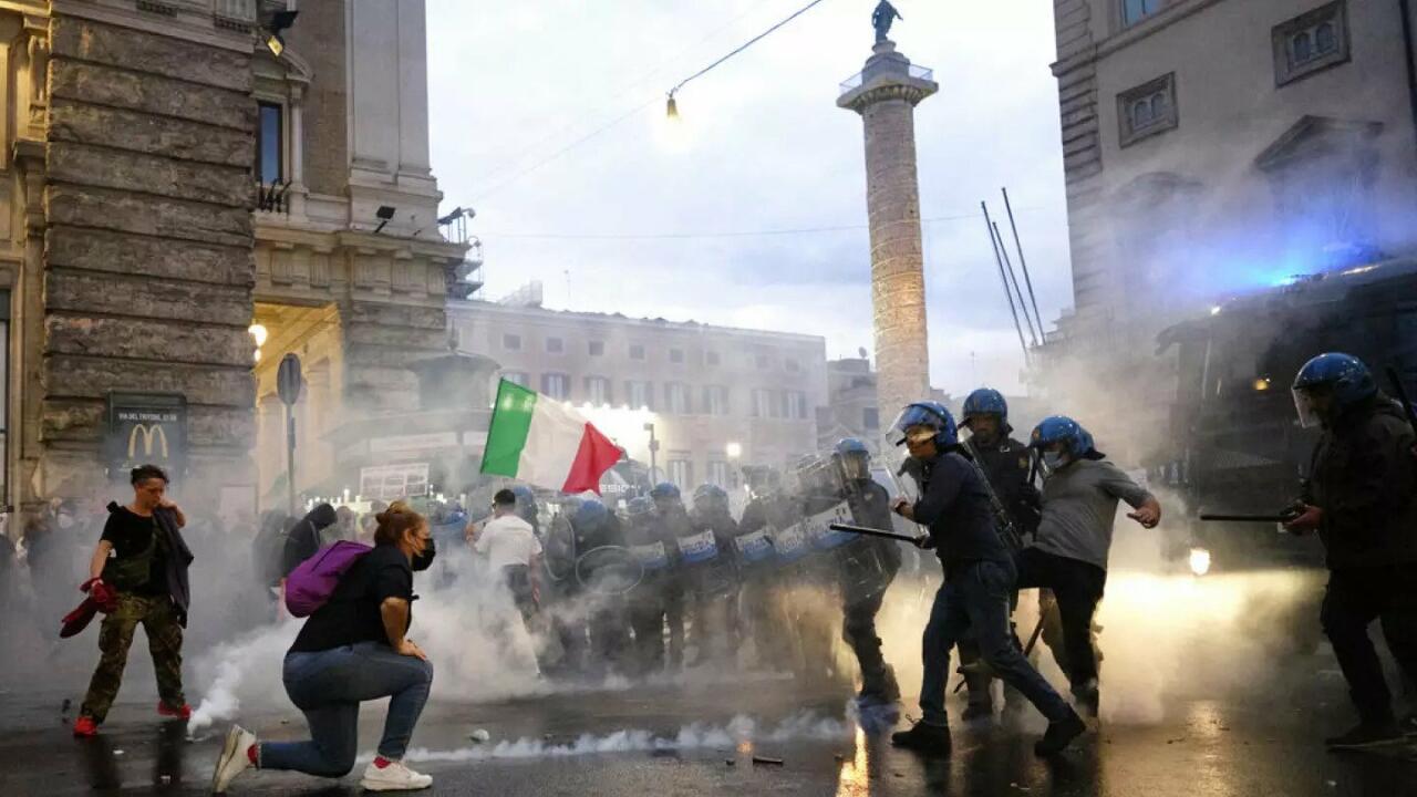 Рим охвачен массовыми митингами