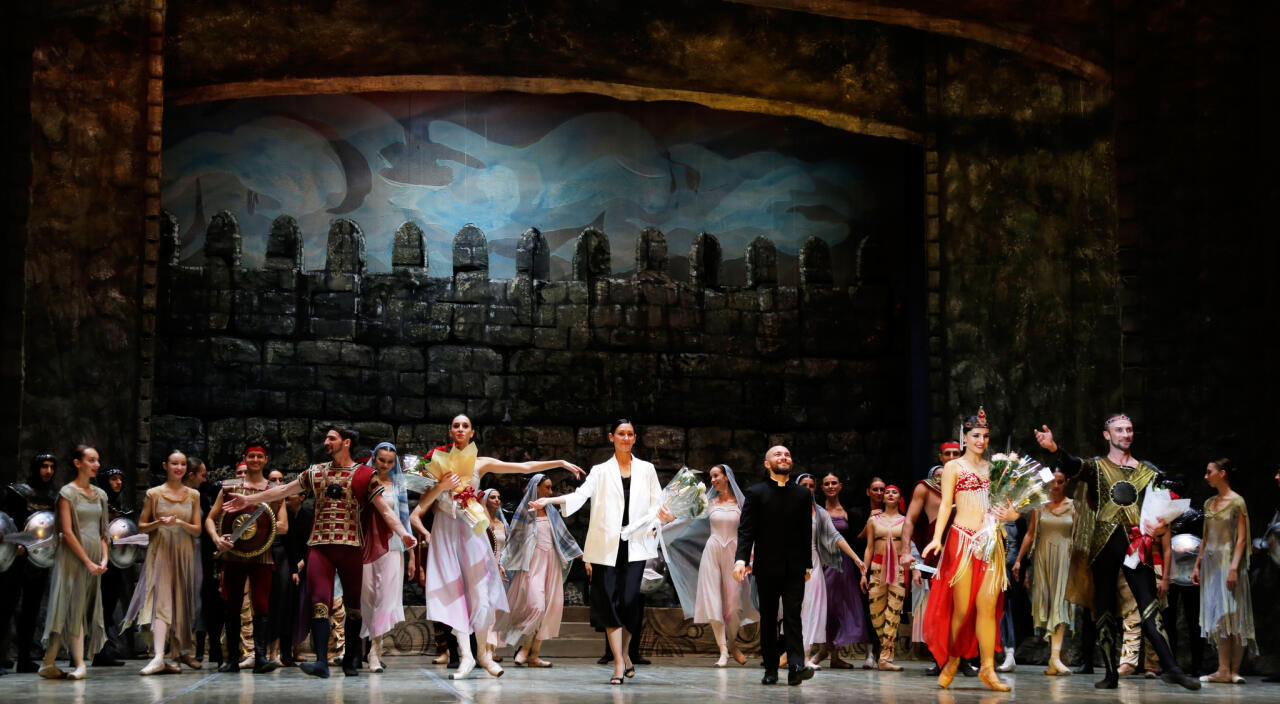 Полет орла на сцене Театра оперы и балета