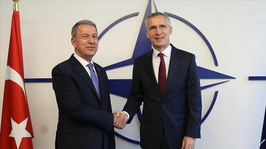 Министр обороны Турции встретился с генсеком НАТО