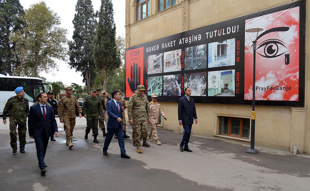 Военные атташе  посетили территорию, подвергшуюся разрушениям в результате ракетной атаки Гянджи