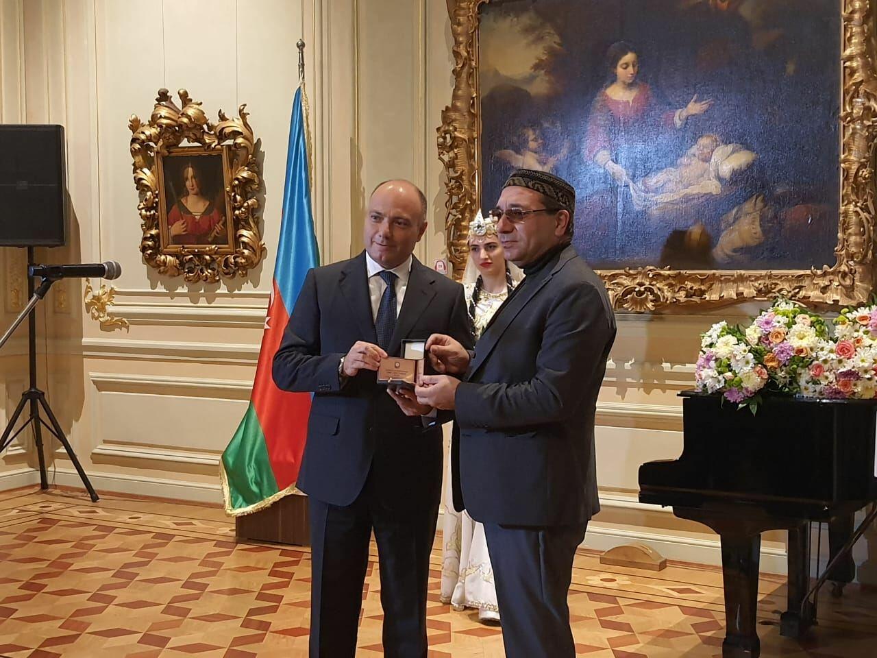 В Баку состоялась церемония награждения деятелей культуры