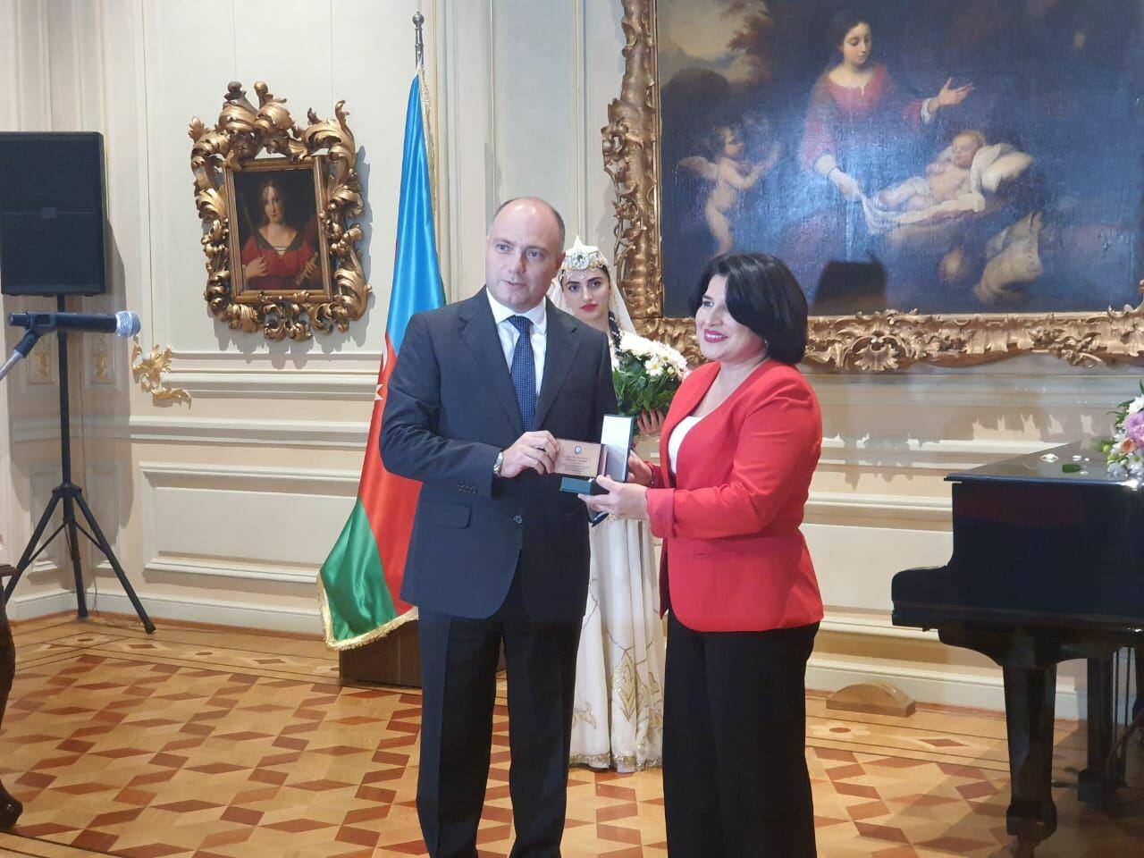 В Баку состоялась церемония награждения деятелей культуры