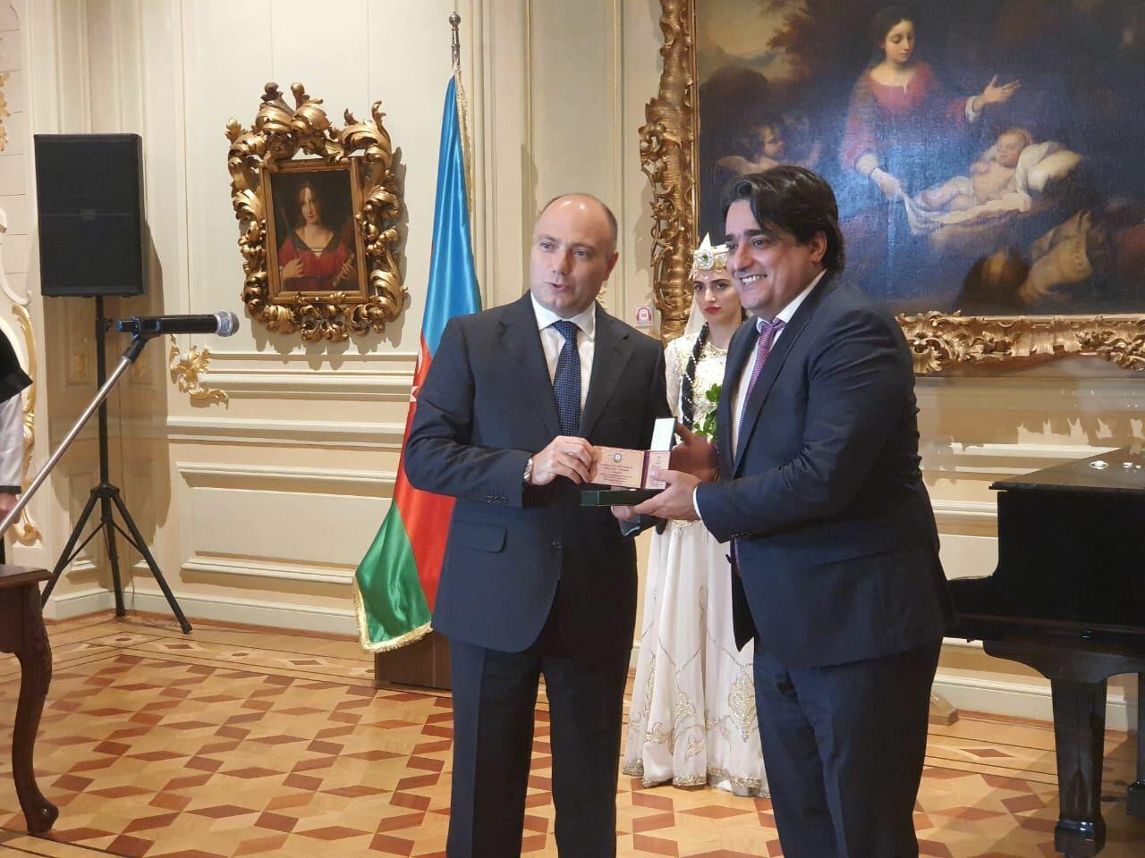 В Баку состоялась церемония награждения деятелей культуры