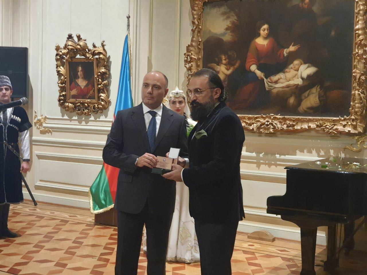 В Баку состоялась церемония награждения деятелей культуры