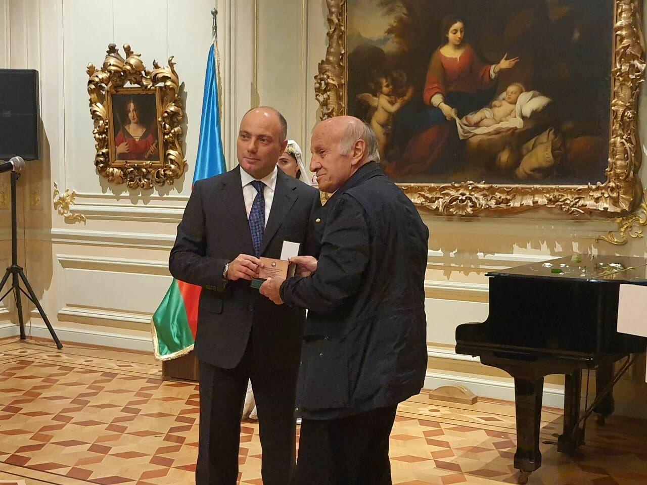 В Баку состоялась церемония награждения деятелей культуры