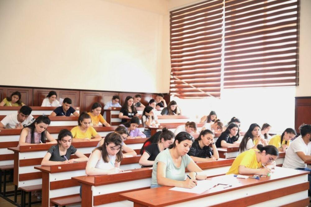 Как обстоит ситуация в связи с заболеваемостью корью среди студентов вузов в Азербайджане?