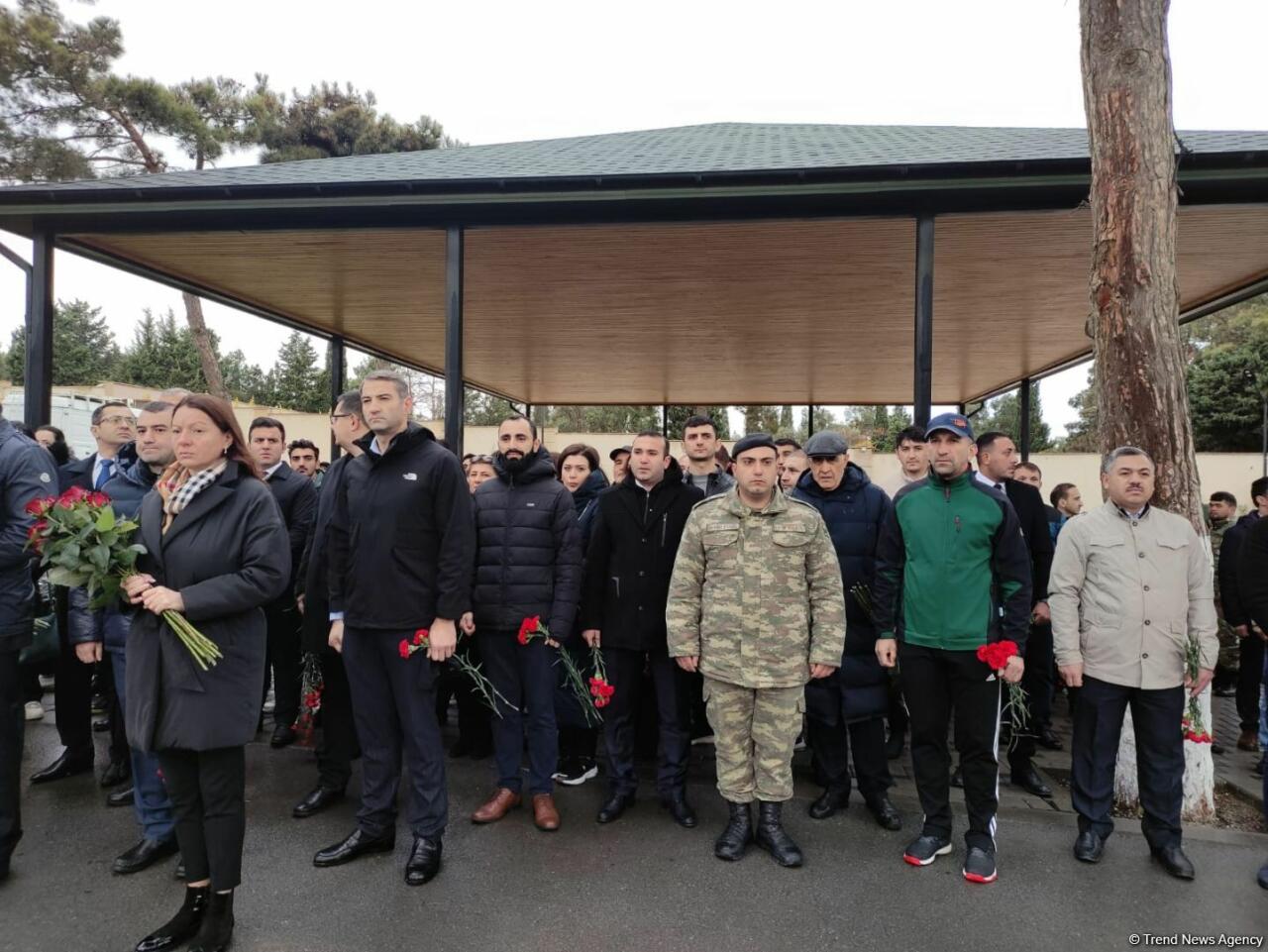 Аллея почетного захоронения в баку фото с описаниями