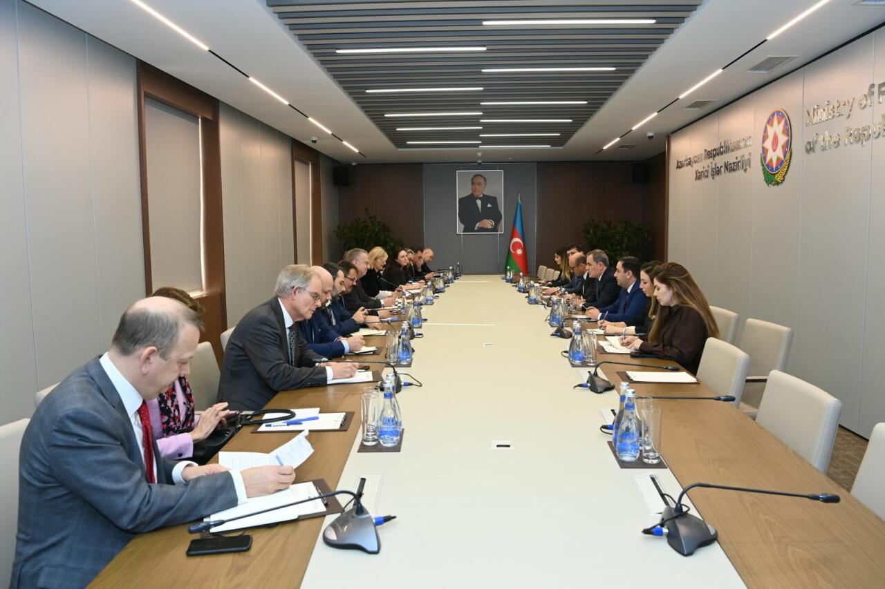 Глава МИД Азербайджана встретился со спецпосланником ЕС по 