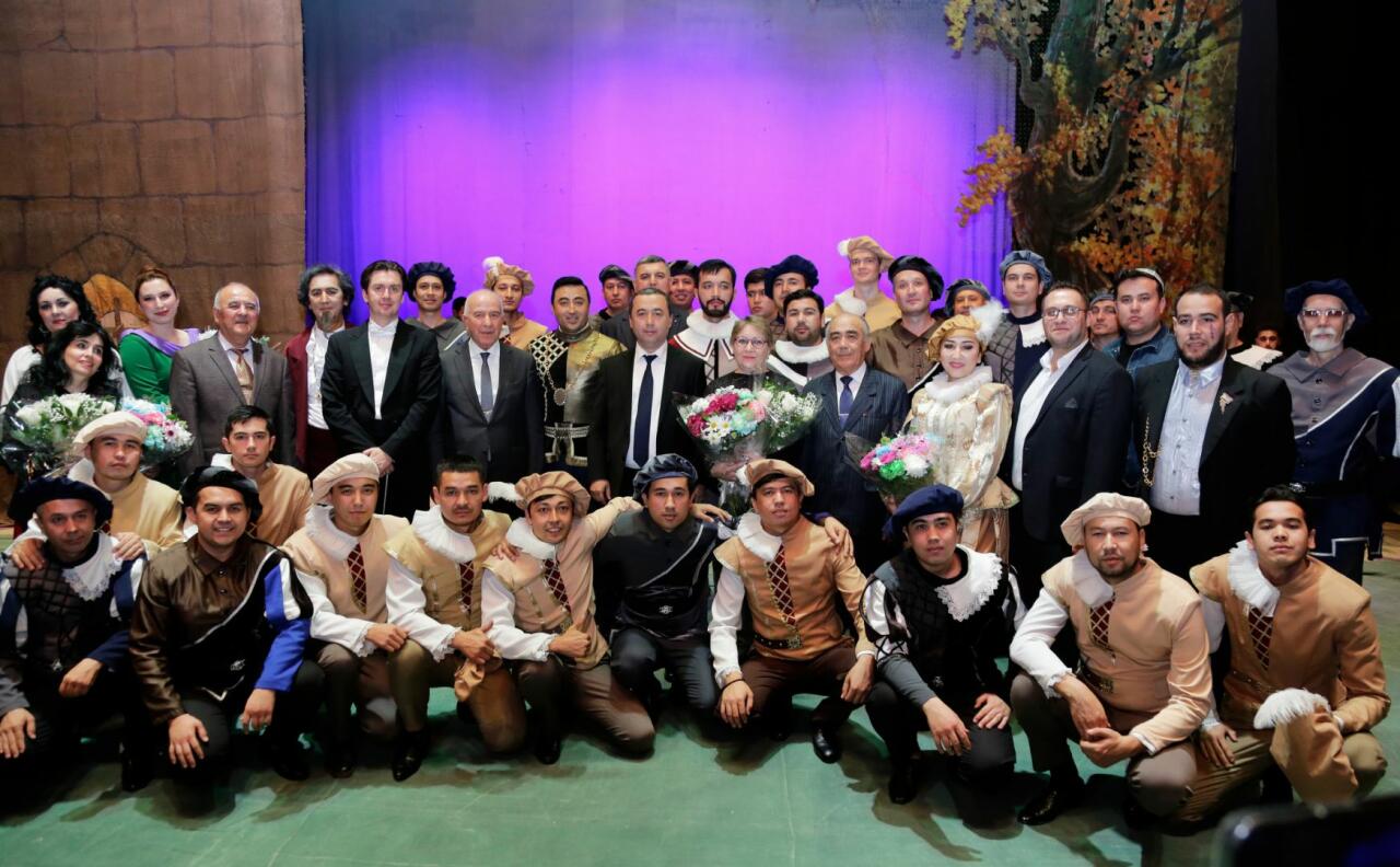 Артисты из Узбекистана представили в Азербайджане спектакль с трагической развязкой
