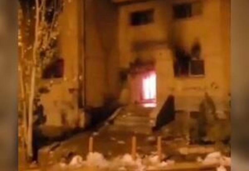В Исфахане протестующие сожгли одно из зданий местного муниципалитета